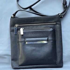 Calvin Klein Leather Shoulder Crossbody Purse bag w/zippered pockets